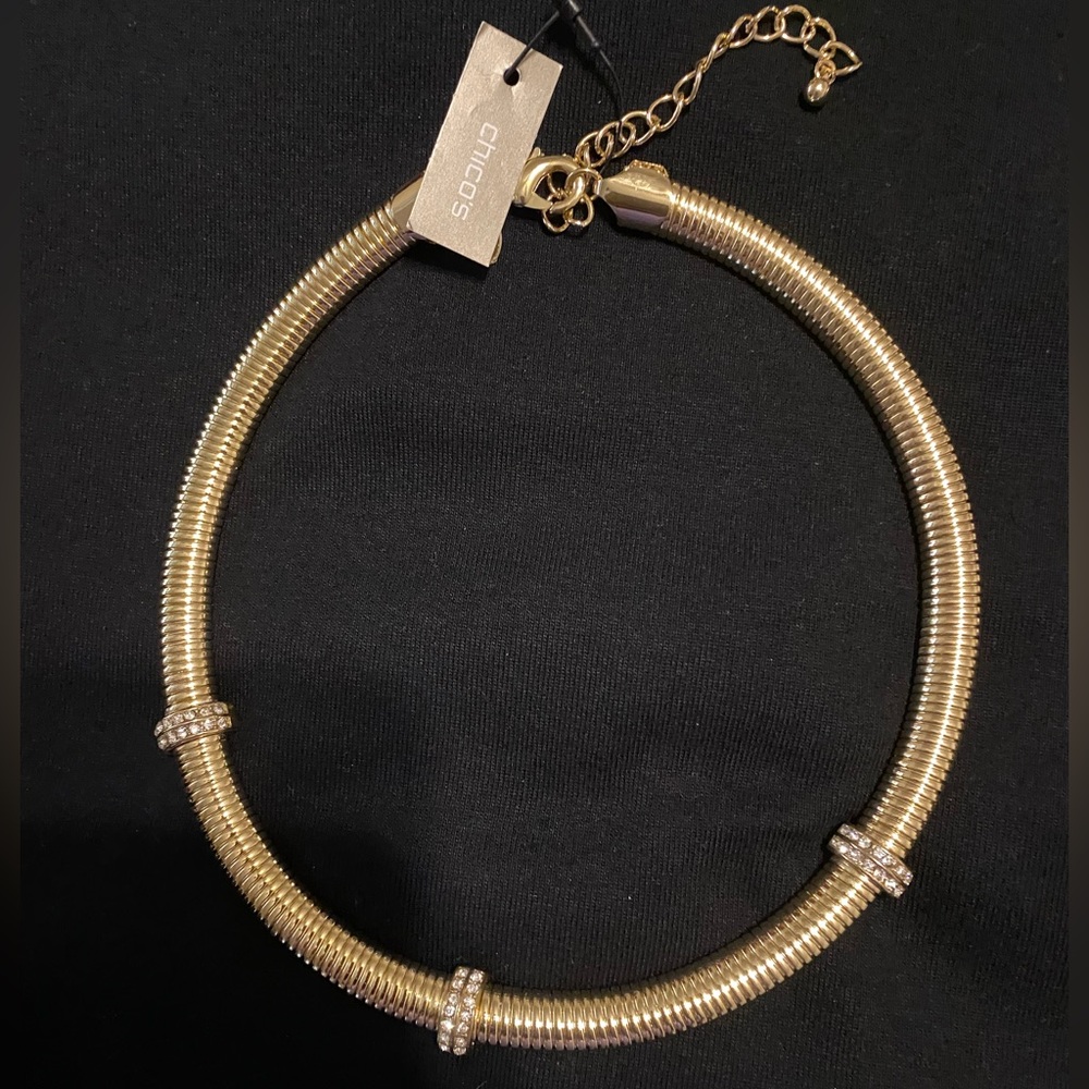 ✨HOST PICK ✨ NWT Chico’s gold tone collar Arie necklace w/pave’ crystals